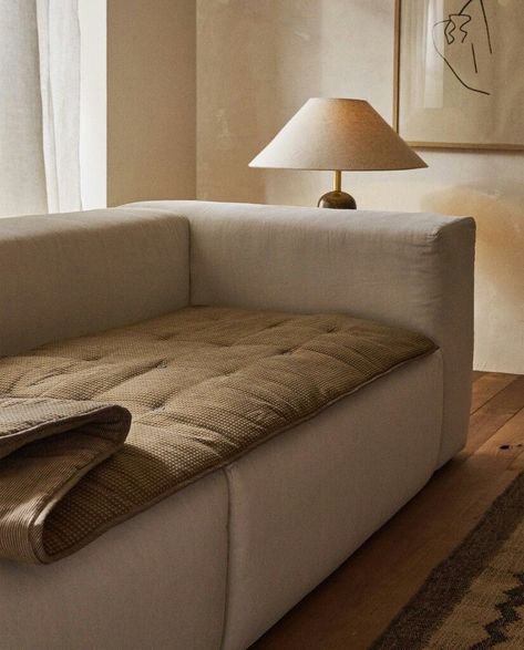 Zara Home Living Room, Zara Home Design, Upholstery Diy, Style Deco, Living Room Style, Sofa Cover, Home Room Design, Zara Home, Sofa Covers