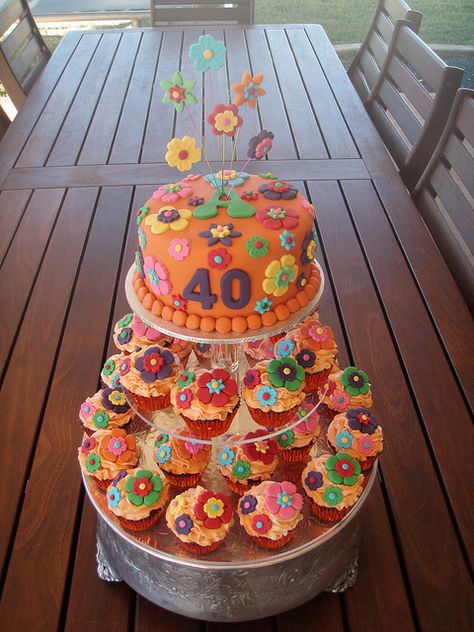 Mossy's Masterpiece - 70's Party themed flower cupcakes by Mossy's Masterpiece cake/cupcake designs, via Flickr Hippie Cake, Ideas For Birthday Party, 70s Party Theme, 70s Theme Party, 70's Party, 60s Party, Disco Birthday Party, Big Wedding Cakes, Hippie Birthday