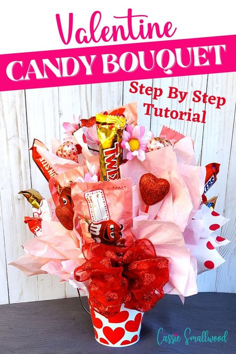 Valentine candy bouquet step by step tutorial Teacher Candy Bouquet, Candy Bar Bouquet Diy, Candy Bouquet For Kids, Bouquet For Man, Chocolate Bar Bouquet, Bouquet For Boyfriend, Diy Candy Bouquet, Birthday Candy Bouquet, Candy Bar Bouquet