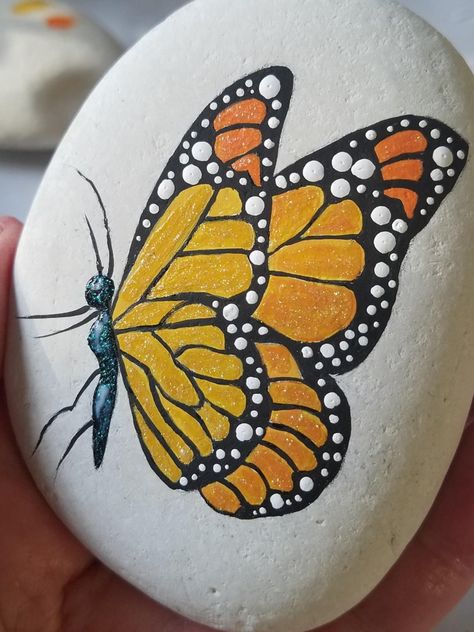 Linda Petruna Pennington Old School Rose, Stone Art Painting, Painted Rocks Kids, Tiled Shower, Painted Rocks Diy, Rock Painting Patterns, White Shower, Shower Tile Designs, Hand Painted Stones