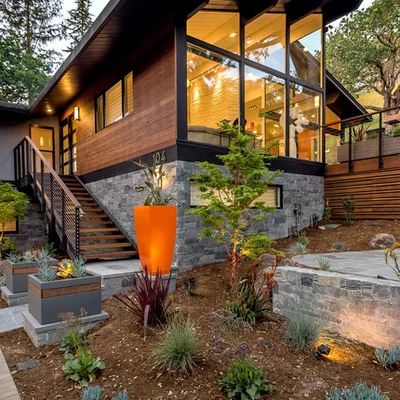 Deck House, Mid Century Remodel, Mid Century Modern Exterior, Mid Century Exterior, Exterior Home Design, Exterior House Remodel, Modern Mountain Home, Modern Properties, House Deck