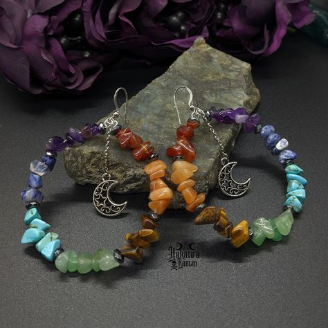 Goddess Look, Natural Vibes, The 7 Chakras, Crescent Moon Jewelry, Red Aventurine, Eye Green, Goddess Jewelry, Witchy Crafts, Red Carnelian