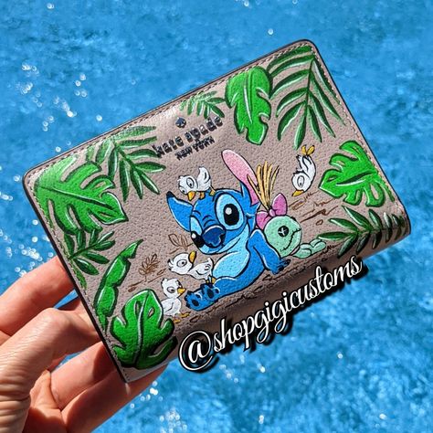 Wallet Painting Ideas, Hand Painted Bags Handbags, Diy Bag Painting, Painted Wallet, Hand Painted Leather Bag, Painted Leather Bag, Painted Handbag, Painted Purse, Handpainted Bags