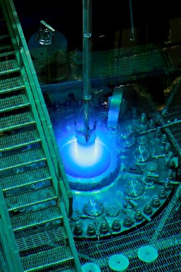 Nuclear Reactor Core | Facility Interesting Scenery, Nuclear Engineering, Nuclear Technology, Nuclear Physics, Voxel Art, How To Study Physics, Spaceship Interior, Power Room, Nuclear Reactor