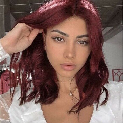 Hair Layered Short, Red Wavy Hair, Layered Short Hair, Red Hair Ideas, Hot Gril, Pelo Color Vino, Haircuts To Try, Red Hair Looks, Hair Layered