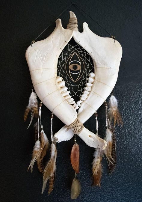 Curiosity Cupboard, Decoration Bedroom Ideas, Dream Catcher Ideas, Antler Dream Catcher, Antler Horns, Make A Dream Catcher, Decorating Tips And Tricks, Cow Skull Art, Bedroom Ideas Bohemian