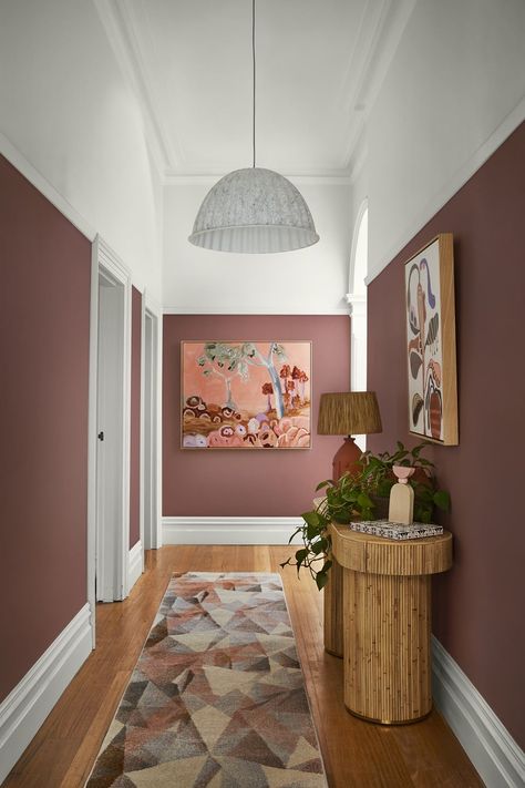 Hallway styling ideas to make the best first impression - The Interiors Addict Hallway Styling, Hallway Colours, Aesthetic Interior Design, Hallway Inspiration, Hallway Designs, Narrow Hallway, Hallway Ideas, Entrance Hallway, Pink Walls