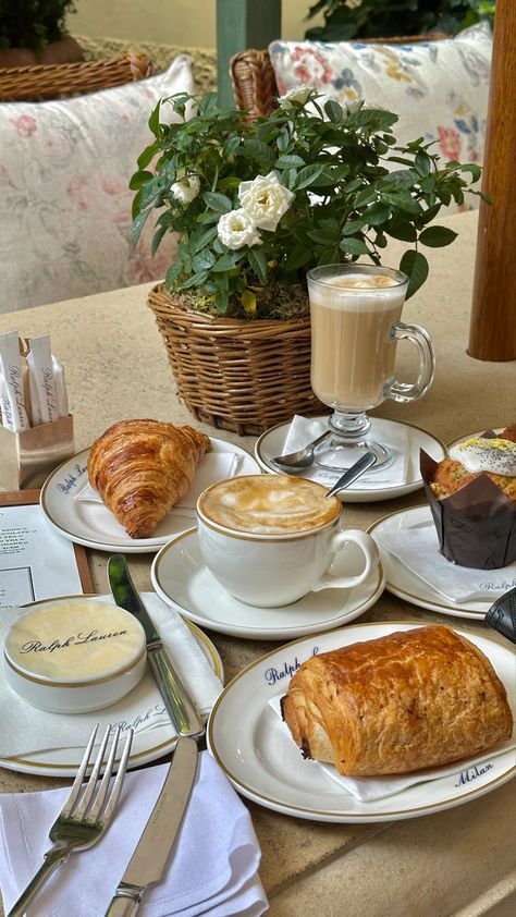 Breakfast spread of tea and pastries at Ralph Lauren French Bistro Dinner Party, Ralph Lauren Polo Bar, Ralph Lauren Cafe Paris, Ralph Lauren Cafe New York, Ralphs Cafe, Milan Breakfast, Ralph Lauren Milan, Ralph Lauren Lifestyle, Ralph Lauren Bar