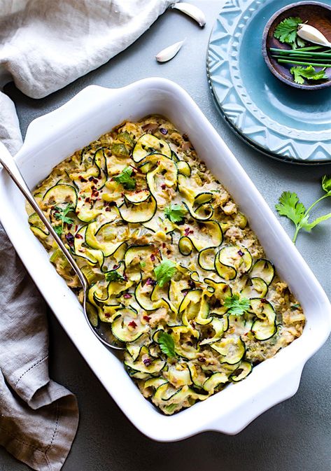 EASY Paleo Tuna Green Chile Zoodle Casserole {Whole 30} Paleo Tuna, Zoodle Casserole, Biscuits Graham, Resep Seafood, Zucchini Casserole, Whole30 Dinners, Fast Life, Spiralizer Recipes, Paleo Recipes Easy