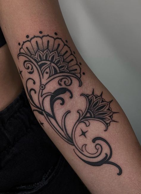 Fine Line Ornamental Tattoo, Flower Elbow Tattoo, Ornamental Flower Tattoo, Decorative Tattoos, Traditional Tattoo Artwork, Tattoo Style Art, Vintage Tattoo Art, Strawberry Tattoo, Live In Europe