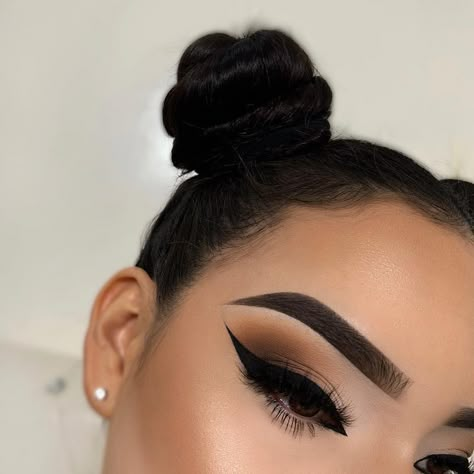 Maquillage Yeux Cut Crease, Make Up Designs, Makeup List, Smink Inspiration, Beauty Make-up, Makijaż Smokey Eye, Eye Makeup Designs, Makeup Eye Looks, Creative Eye Makeup