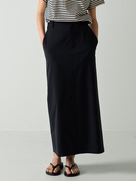 A Line Maxi Skirt Outfit, Comfortable Outfits Summer, A Line Skirt Outfits, Oxfords Outfit, Black Straight Skirt, Facade Pattern, Fashion Over Fifty, Black Wardrobe, Quoi Porter