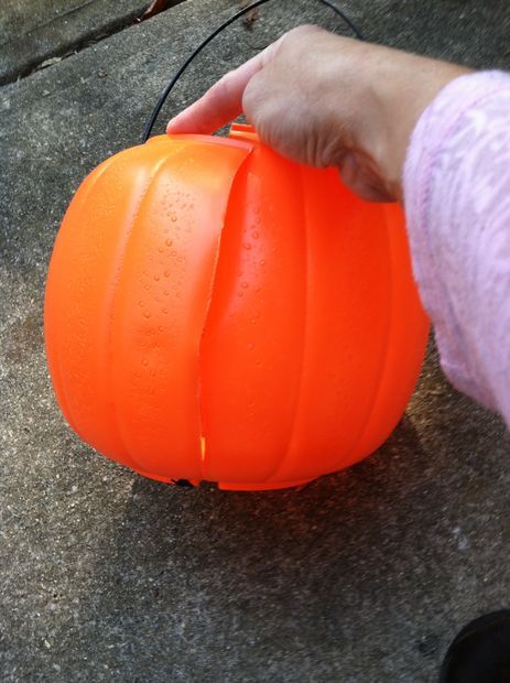 Halloween Porch Lights, Outside Light Fixtures, Porch Light Covers, Pumpkin Porch, Halloween Lighting Outdoor, Outdoor Porch Lights, Family Halloween Party, Halloween Pumpkin Crafts, Porch Pumpkins