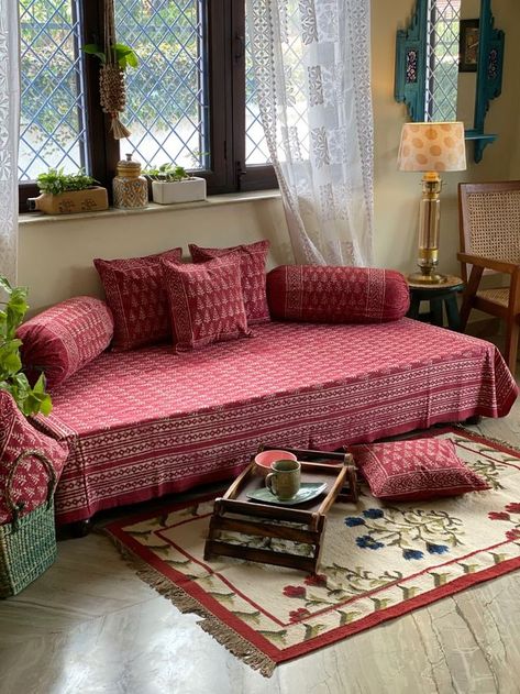 Diwan In Living Room, Diwan Seating Living Rooms Indian, Indian Sitting Room Ideas, Diwan Seating Living Rooms, Indian House Decor, Aesthetic Home Kitchen, Indian Living Room Decor, Floor Seating Living Room, Luxurious Living Room