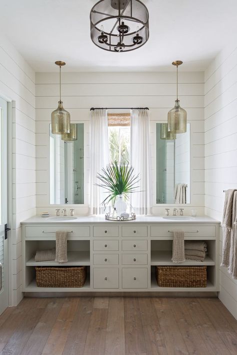 Jack And Jill Bathroom Ideas – Forbes Home Jack N Jill Bathroom Ideas, Beach Style Bathroom, Bad Inspiration, Jack And Jill Bathroom, Coastal Bathrooms, Jack And Jill, Girls Bathroom, Bad Design, Diy Bathroom Decor