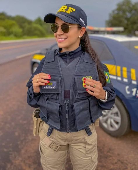 Policial 
Mulheres na polícia 
Prf
Polícia federal 
Polícia Rodoviária Federal Fbi Jacket, Bossy Nails, Cracked Iphone, Police Women, Female Soldier, Jacket Women, Soldier, Brazil, Rain Jacket