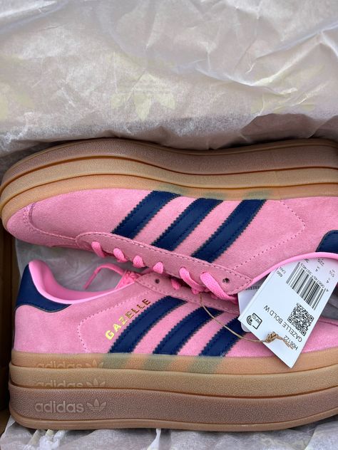 Platform Gazelle, Pretty Shoes Sneakers, Adidas Shoes Women, Cute Heels, Streetwear Sneakers, Volleyball Shoes, Cute Nikes, Shoe Inspo, Swag Shoes