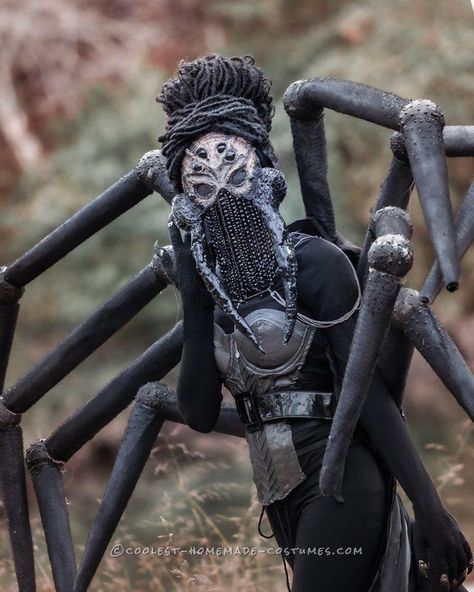 Beautiful and Creepy Homemade Spider Costume Spider Arms Costume, Spider King Costume, Diy Spider Legs Costume, Scary Spider Costume, Homemade Spider Costume, Diy Halloween Costumes Scary, Half Spider Half Human, Extreme Costumes, Spider Costume Woman