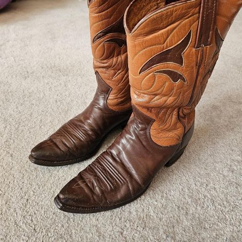 1950's Vintage cowboy boots
Size 10.5  on boots.
Worn vintage condition suit Size 10 better
#boots #cowboyboots #vintage #leather