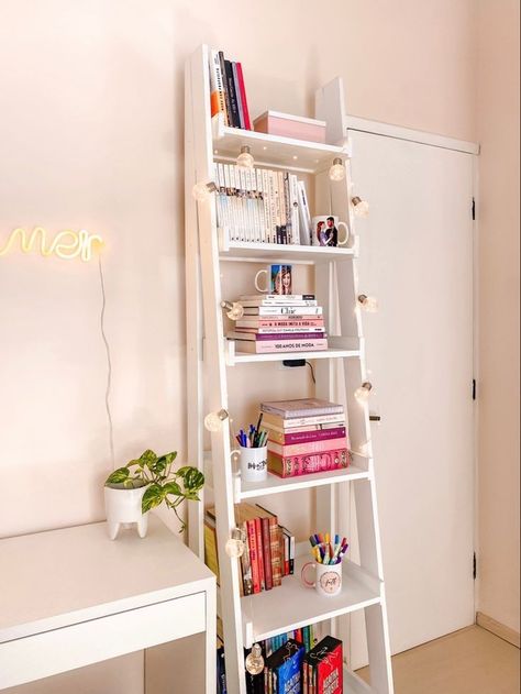 Unique bookshelf fresh home decor idea 2023 White Book Shelf Bedroom, Bookshelf Next To Bed Aesthetic, Bedroom Idea With Bookshelf, Cute Mini Bookshelf, Book Shelf Layout, Book Shelves Apartment, Book Shelf For Small Bedroom, Book Shelf Small Space, Room Ideas Aesthetic Book Shelf