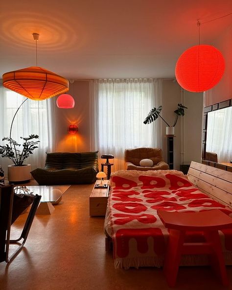 Instagram Red Couch Living Room, Red Lamps, Cozy Modern Living Room, My Birthday Month, Diy Room Decor For Teens, Colorful Quilt, Modern Cozy Living Room, Apartment Decor Inspiration, Dream House Interior