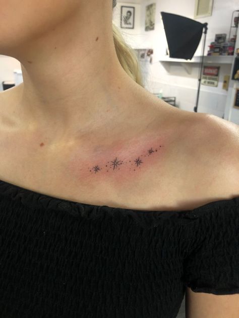 #Ideas #Inspo #Inspiration #Motivation #CreativeIdeas #HomeTrends #Trends Star Clavicle Tattoo, Collar Bone Star Tattoos For Women, Aesthetic Collar Bone Tattoo, Under Clavicle Tattoo, Sparkles On Collarbone Tattoo, Sparkle Tattoo Collar Bone, Star Tattoos Collar Bone, Stars Collar Bone Tattoo, Collarbone Sparkle Tattoo