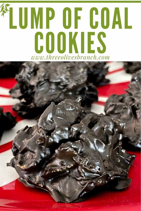 Coal Cookies, Cookie Biscuits, Christmas Cookie Plate, Winter Holiday Recipes, Lump Of Coal, Biscuits Recipes, White Chocolate Macadamia Nut Cookies, Easy Cookie Recipe, Christmas Cookie Recipe