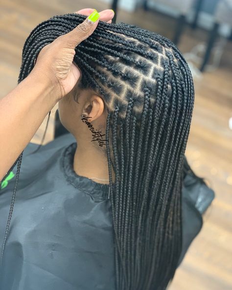 Knotless Box Braids Knotless Braids Small Medium, Knotless Parts, Braids Small Medium, Quick Easy Braided Hairstyles, Style Knotless Braids, Knotless Bohemian, Small Knotless Box Braids, Hair Engagement, Braids For Beginners