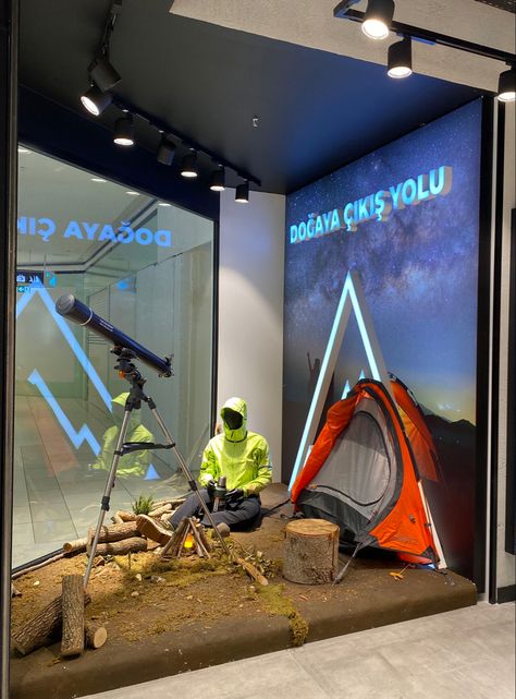 Mountain Shop Design, Outdoor Store Design Retail, Camping Window Display, Decathlon Store, Hiking Store, Shoe Store Design, Camping Store, Event Booth, Visual Merchandising Displays