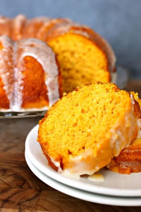 Rich and moist pumpkin bundt cake is the perfect fall dessert. It's simple to make with vanilla cake mix, pumpkin puree, and warm spices! Pumpkin Bundt Cake Recipes, Pumpkin Bundt, Beer Cheese Soups, Frozen Pumpkin, Pumpkin Bundt Cake, Pumpkin Cheesecake Recipes, Mango Cake, Vanilla Cake Mixes, Spice Cake Mix