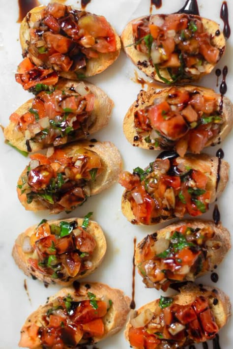 Crostini With Tomatoes, Soulfood Appetizers, Brushetta Appetizers, Best Bruschetta Recipe, Bruchetta Appetizers, Best Bruschetta, Bruschetta Recept, Easy Bruschetta Recipe, Bruschetta Recipes