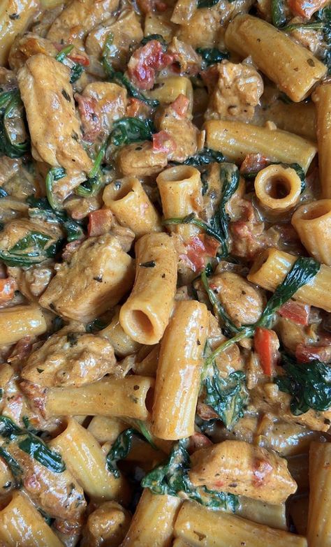 Chicken Rigatoni, Chicken Mozzarella Pasta, Chicken Mozzarella, Rigatoni Recipes, Mozzarella Pasta, Chicken Pasta Bake, Mozzarella Chicken, Best Pasta Recipes, Pesto Chicken Pasta