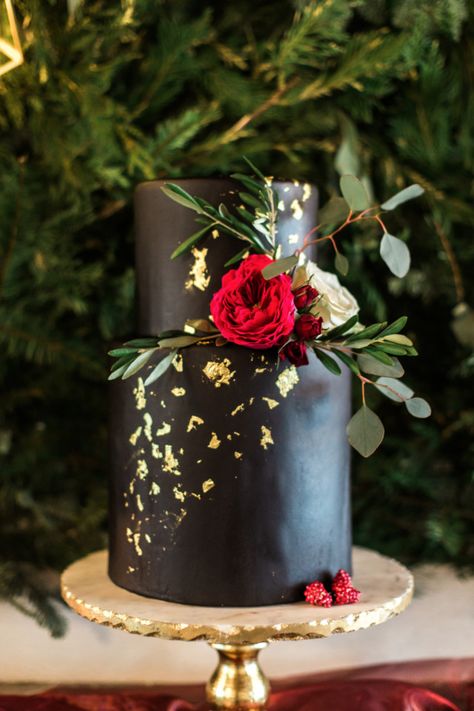 Black And Gold Wedding Cake, Valentine's Day Shoot, Love Is A Beautiful Thing, Black And Gold Cake, Different Types Of Cakes, Butterfly Birthday Cakes, Black And Gold Wedding, Queen Cakes, Fantasy Cake