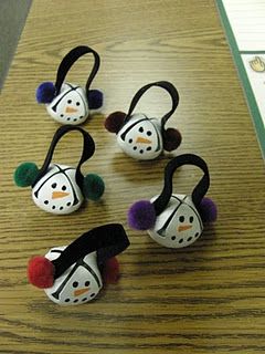 DEFINITE BAZAAR ITEM: Snowmen Jingle Bells (pinner says she found large jingle bells-20 in a can-at Michaels) Christmas Swaps Girl Scouts, Girl Scout Christmas Ornaments, Jingle Bell Crafts, Swaps Ideas, Gs Swaps, Camp Hat, Scout Swaps, Scout Crafts, Swap Ideas