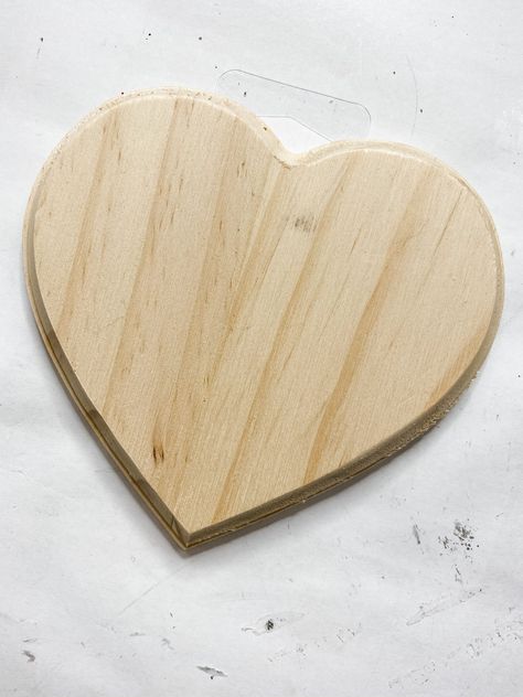 Valentine Wood Crafts Diy, Wooden Hearts Crafts Ideas, Wooden Hearts Crafts, Valentine Wood Crafts, Rustic Diy Decor, Pip Berry Garland, Tree Heart, Rustic Valentine, Love Scrapbook