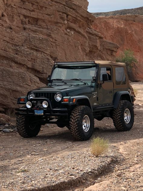 Jeep Wrangler Two Door, Jeep Lifted, Orange Jeep, Two Door Jeep Wrangler, Jeep Sahara, Lifted Jeep Wrangler, American Pickup Trucks, Jimny Suzuki, Jeep Camping