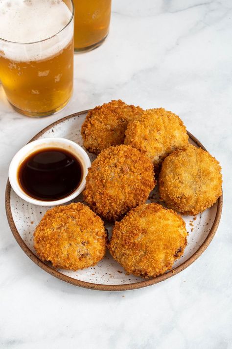 Japanese Potato Croquettes Recipe, Japanese Korokke, Fried Mashed Potato Cakes, Deep Fried Mashed Potatoes, Fried Potato Cakes, Potato Croquette Recipe, Fried Mashed Potatoes, Frying Recipes, Japanese Potato