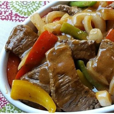 Pepper Steak - Southern Style Pepper Steak And Rice, Rice And Gravy, Steak And Rice, Beef Main Dishes, Pepper Steak Recipe, Round Steak, Fried Cabbage, Cooking White Rice, Pepper Steak