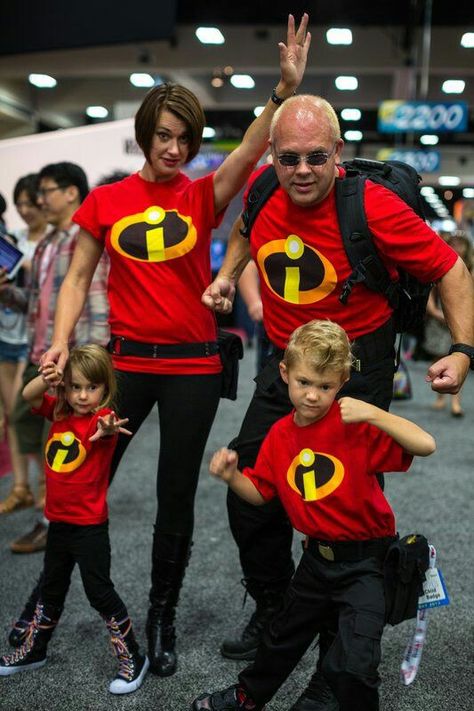 Disney Family Costumes, Incredibles Costume, Office Halloween Costumes, Comic Con Outfits, Super Hero Day, Quick Costumes, Family Cosplay, Comic Con Costumes, World Book Day Costumes