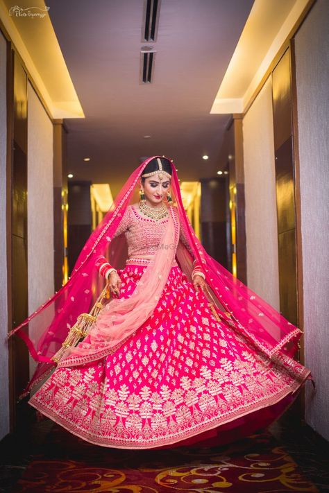 Dark Pink Lehenga Bridal, Dark Pink Lehenga, Pink Lehenga Bridal, Bridal Dupatta Designs, Gota Patti Lehenga, Dupatta Designs, Bride Friend, Lehenga Bridal, Bridal Dupatta