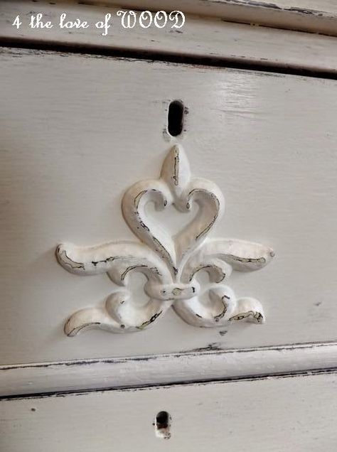 4 the love of wood: THE CHEAPEST FURNITURE APPLIQUES - secrets revealed Diy Furniture Appliques, Vintage Wood Furniture, Wood Furniture Plans, Furniture Casters, Furniture Appliques, Wood Furniture Design, Wood Appliques, Secrets Revealed, Cheap Furniture