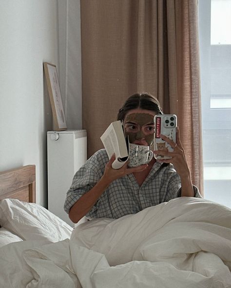 Self care routine with @crumb.ukraine 🐣 #aesthetic #morning Morning Routine Photoshoot, Daily Aesthetic Routine, Enfp Morning Routine, 8:30 Am Morning Routine, Morning Commute Aesthetic, Morning Girl Aesthetic, Morning Astethic, Self Care Sunday Aesthetic, Morning Person Aesthetic