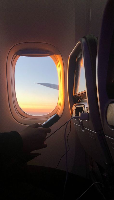 next time im getting the window seat Airplane Seat Aesthetic, Window Seat Airplane, Seat Window, Korean Air, Airplane Window, Window Seat, Reference Photos, Car Mirror, Car Window