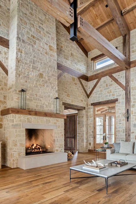 A rustic homestead in Texas Hill Country showcases inviting details Texas Hill Country House Plans, Ranch House Designs, Mineral Wells, Country Modern Home, Popular Living Room, Hill Country Homes, Farmhouse Architecture, Texas Ranch, Ranch Style Homes