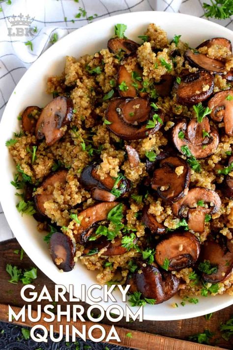 Garlicky Mushroom Quinoa is simple. It's meaty cremini mushrooms which have been pan-fried in lots of garlic and butter. It's then combined with cooked quinoa for a very healthy side or main! #garlic #quinoa #vegetarian #mushrooms #healthysides #sidedishes Fluffy Quinoa, Quinoa Recipes Easy, Salad Quinoa, Mushroom Quinoa, Quinoa Recipes Healthy, Mushroom Recipes Healthy, Resep Salad, Calorie Meals, Resep Diet