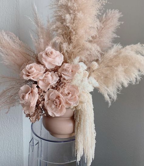 Dried Flower Arrangements Diy, Diy Dried Flower Arrangement, Faux Pampas, Dried Flowers Wedding, Decorating For Christmas, Wedding Shower Decorations, Flower Box Gift, Deco Nature, Wedding Design Decoration