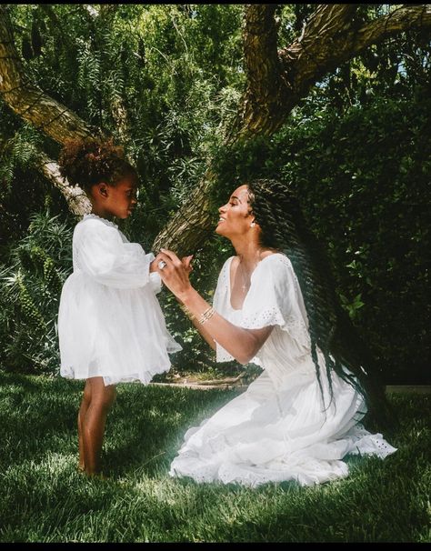 Mother Daughter Photoshoot, Black Motherhood, Mom And Me, Black Femininity, Mommy Daughter, Future Mom, Mommy Life, Mom Daughter, Girl Mom