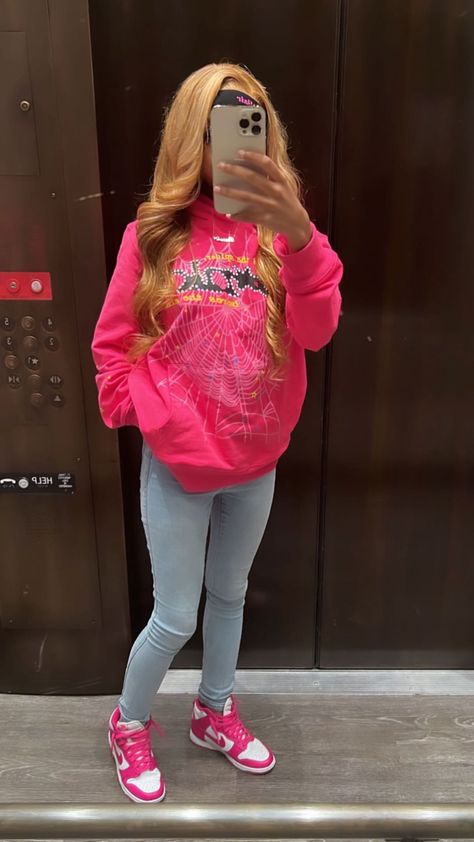 Hot Pink Hoodie Outfit, Cute Outfits Baddie, Clothes Baddie, Pink Sweatshirt Outfit, Pink Hoodie Outfit, Barbie Fits, Pink Dunks, Casual Baddie, Swag Fits