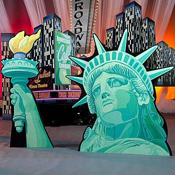 New York Theme Party, Large Party Props, Broadway Theme, New York Decor, New York Party, Fashion Show Party, Hoco Ideas, New York Theme, City Theme