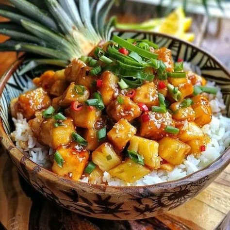 Tasty Recipes ❤️🥗 | pineapple chicken and rice | Facebook Pineapple Chicken And Rice, Rice Pork, Recipes Pineapple, Pineapple Rice, Family Dinner Table, Grandma Cooking, Rice Side, Pineapple Chicken, Rice Side Dishes